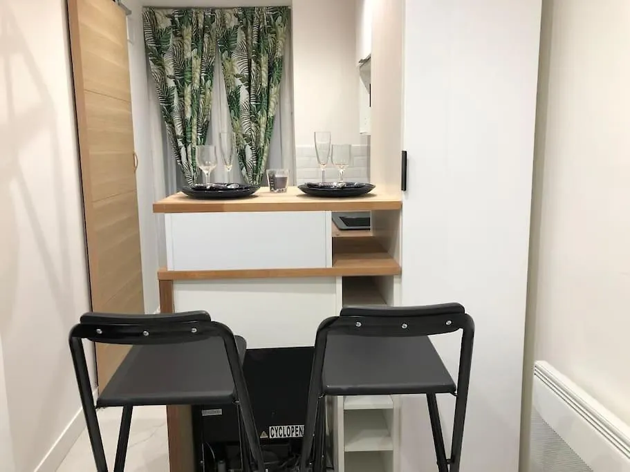 Appartement Charmant Studio Entre Saint-Lazare Et Montmartre Parijs